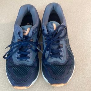 ASICS GT 2000women’s running sneakers; size 8; Dynamic Duo Max blue w/orange